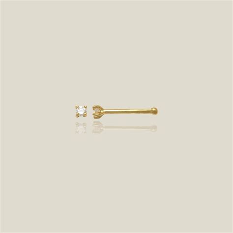 Hania Aamir Nose Pin | Minimal Solitaire Gold Nose Pin – Style U Luxe