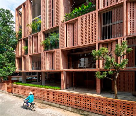 Office Building 的图像结果