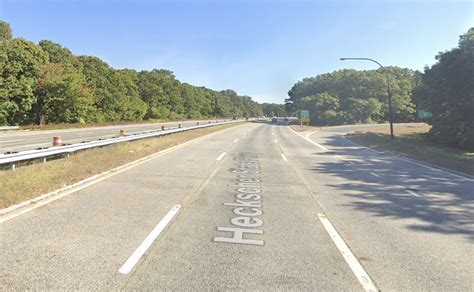 2 teens killed, 3 injured in early morning crash on Long Island, NY parkway