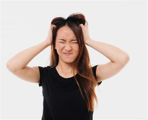 Camphor Oil Benefits For Hair | camphor oil benefits for hair | Herzindagi