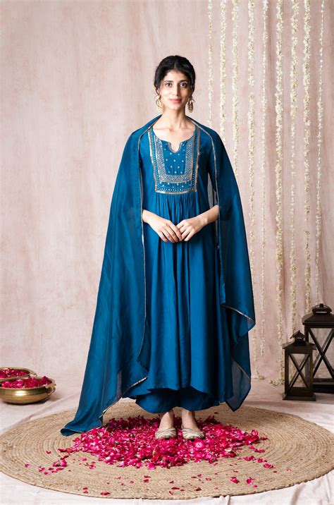Bhargavi Teal Blue Muslin Suit Set – Shilpi Handicrafts