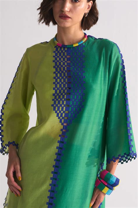COLOUR BLOCKED APPLIQUE' AND CUTWORK KAMEEZ – ikaibyraginiahuja.com
