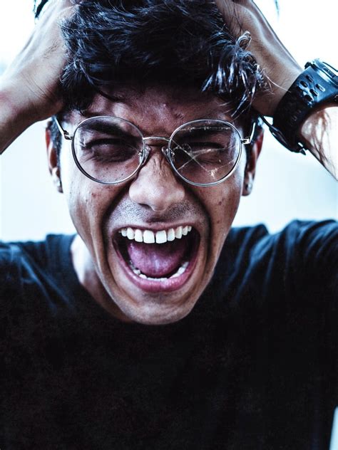 वर्कप्लेस पर गुस्सा आता है? इन टिप्स के जरिए करें कंट्रोल - How to ...