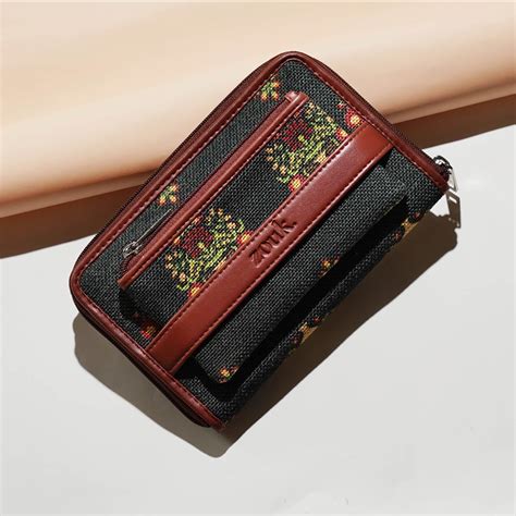 Lattice Lace Classic Zipper Wallet