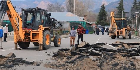 Shahid Saleem cracks down on illegal constructions; issues notices to ...