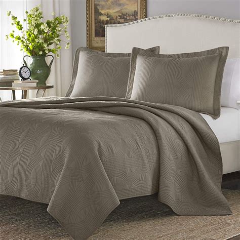 What Color Sheets Go With Taupe Comforter at Michael Birdwood blog
