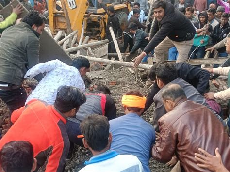Chhatarpur temple gate collapses, 1 worker killed