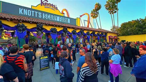 🔴 LIVE Knotts Scary Farm 2024 Opening Night! Shows, Crowds, Haunted ...