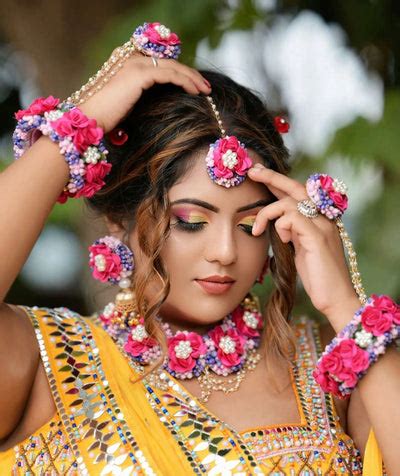 Flower Jewellery Sets for every function ! Floral Jewellery online for ...