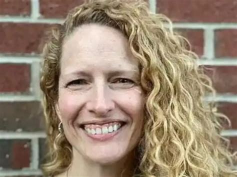 Jennifer Gwynne, Elon Musk's College Girlfriend Makes Rs 1.3 Crore ...