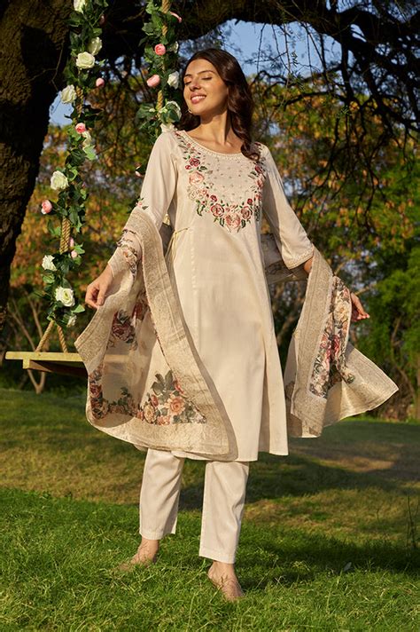 Festive Collection- Shop Aurelia’s modern ethnic wear online ...