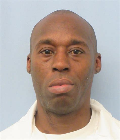 Alabama prison inmate killed in fight - al.com