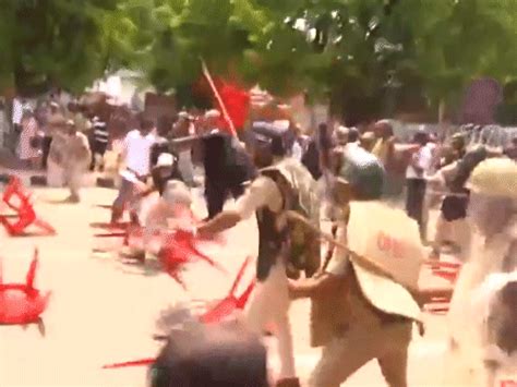 Clash between Congress workers and police in Odisha