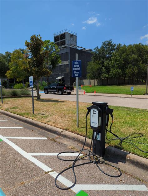 UHCL - Bayou Building | Houston, TX | EV Station