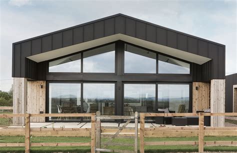 Contemporary Barn Conversion: Luxury Modern Architecture