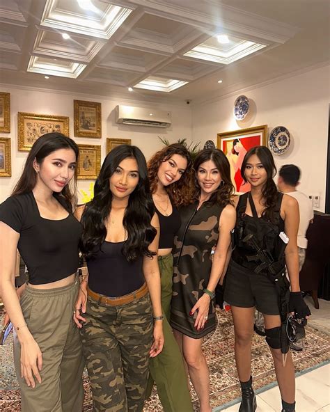 MAMI MEGA BINTANG INDONESIA | The One And Only👆🏻 @yayasanduniamegabintang | Instagram