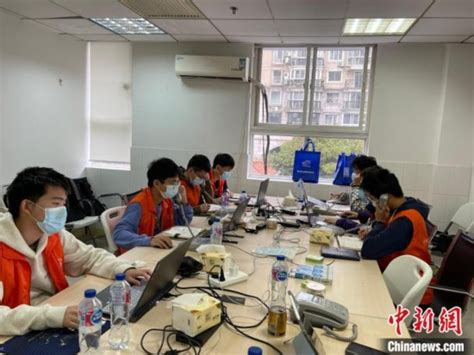 上海高校志愿者走进疾控部门做流调：获取信任成“必修课”--教育--人民网