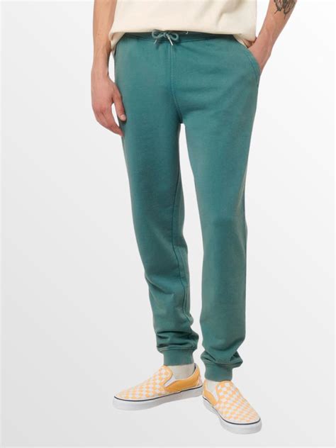 Sustainable Mens Clothing | Organic Cotton Essentials - Earth Wardrobe