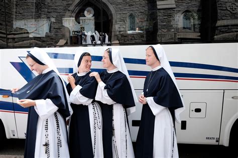 Nuns of a New Generation Forge Their Own Path - The New York Times