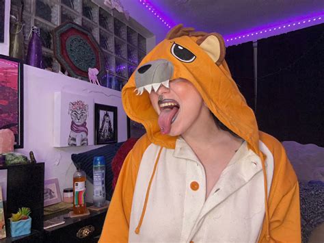 TW Pornstars - Vex Voltage. Twitter. omnomnom 🐾. 5:28 PM - 25 Feb 2023