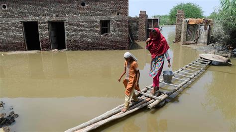 Climate Change Linked to Pakistan’s Floods, Study Finds - The New York Times
