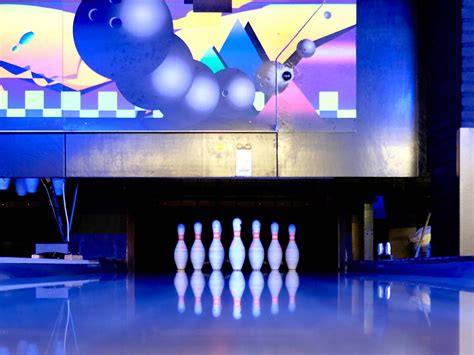 Cosmic Bowling | East Providence, RI | East Providence Lanes