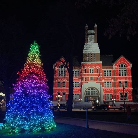 Head to Oskaloosa, Iowa for the Lights But Stay for More! - Simplify ...
