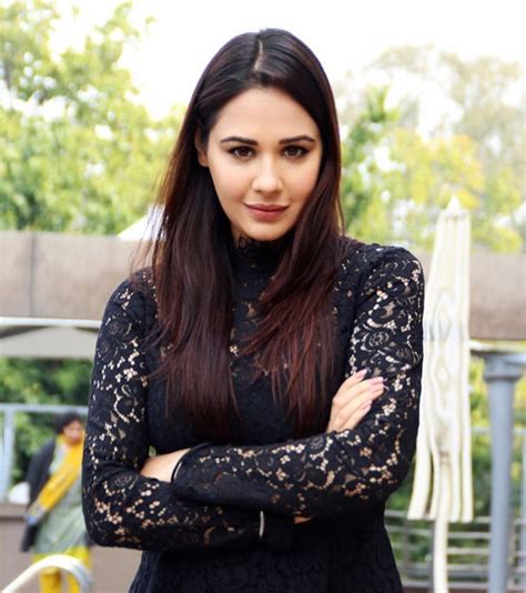 Mandy Takhar Wiki, Biography, Dob, Age, Height, Weight, Affairs and More