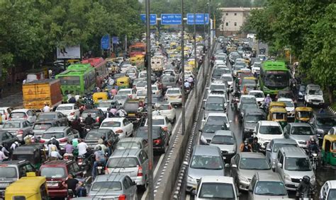 दिल्ली में पुराने वाहनों को बड़ी राहत, अब किसी भी समय मिल सकेगा NOC ...