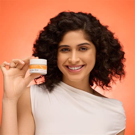 Jovees Revita Glow Vitamin C Cream Infused With Almond & Kakadu Plum ...