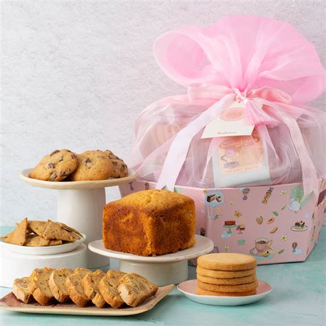 Order Luxury Gift Hampers at Best Prices Online | Theobroma
