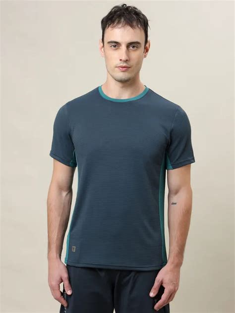 Men Slim Fit Crew Neck T-shirt with Techno Cool+