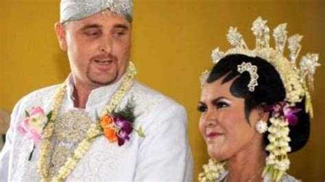 Drug baron ties the knot in jail | The Times of India