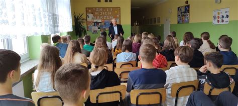 Zespół Szkół w Krzemienicy