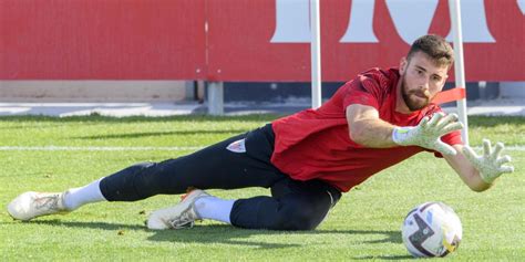 Iñigo Martínez y Muniain siguen al margen del grupo