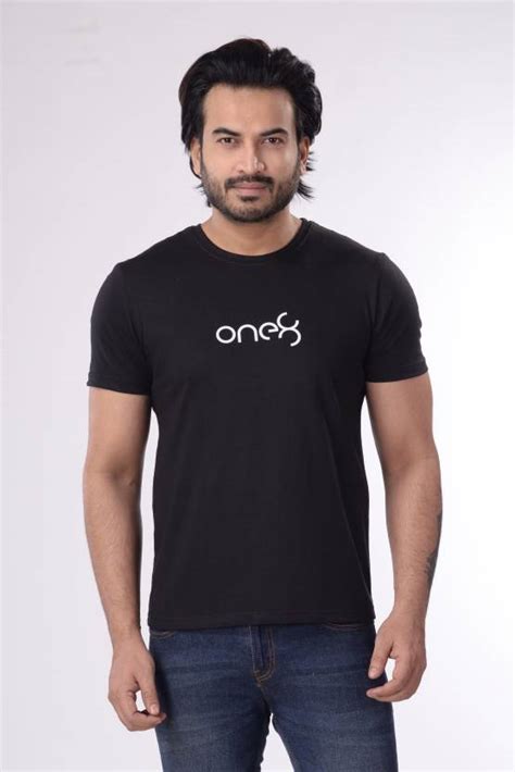 One8 By Virat Kohli Solid Men Round Neck Black T-Shirt - Buy One8 By ...