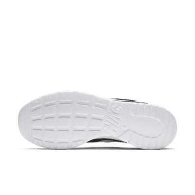 Nike Tanjun Men's Shoe. Nike IN