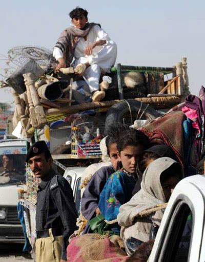 巴基斯坦军队三路围剿塔利班 15万人逃离家园