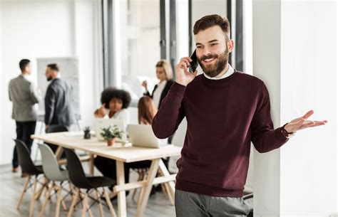 Talking Man Front View 的图像结果