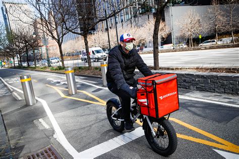 DoorDash to pay NY delivery workers $17 million for using their tips to ...