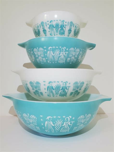 The 10 Most Popular Vintage Pyrex Patterns - Antique HQ