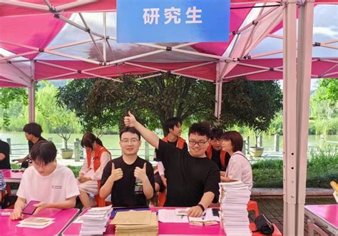 台州学院师生各显神通 迎接4627名“萌新”报到-台州学院