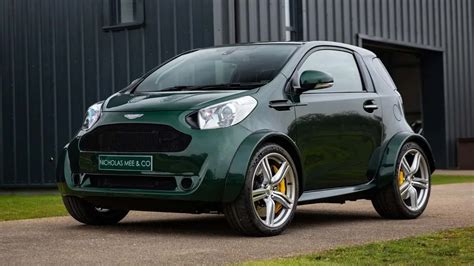Aston Martin Cygnet V8: mini carro de 436 cv baseado no Toyota iQ