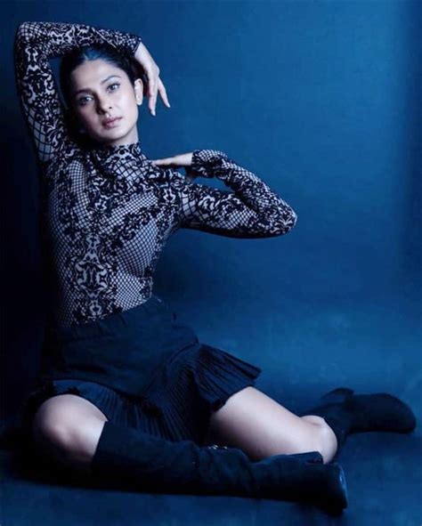 Jennifer Winget Sets Internet On Fire With Sultry Looks in Black – See ...