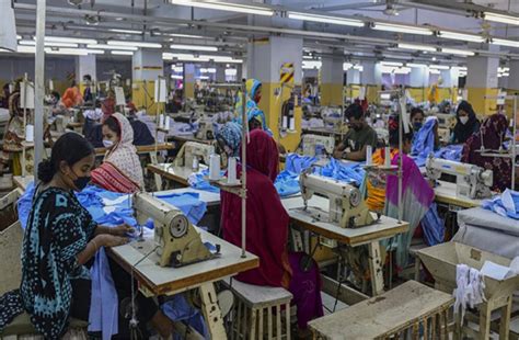 बांग्लादेश की 80% आय गारमेंट इंडस्ट्री से, अत्यधिक निर्भरता के कारण ...