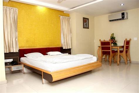 Hotel Landmark Restaurant: Pictures & Reviews - Tripadvisor