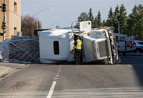 Semi truck rollover in Midtown Anchorage downs traffic light pole ...
