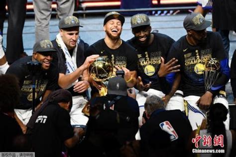 8年4冠！恭喜勇士夺得2021-22赛季NBA总冠军 - 球迷屋