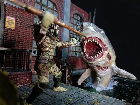 Hello everyone, I just made a diorama of predator fighting zombie ...