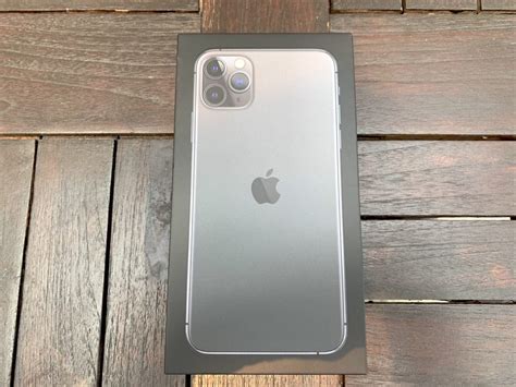 Space Gray iPhone 11 Pro Max Unboxing Photos